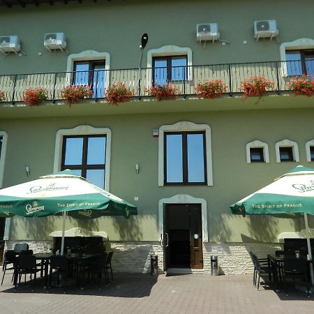 Liador Hotel Câmpia Turzii Exterior foto
