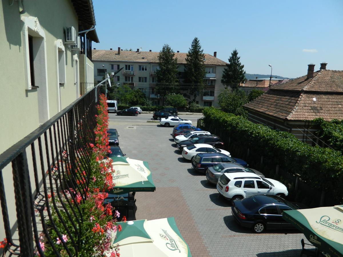 Liador Hotel Câmpia Turzii Exterior foto